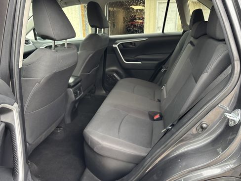 Used 2021 Toyota RAV4 LE AWD/4WD image 13