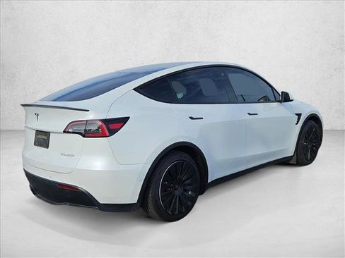 Used 2022 Tesla Model Y Performance image 5