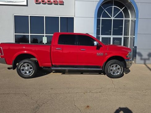 Used 2016 RAM 2500 Laramie w/ Convenience Group AWD/4WD image 3