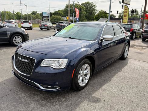 Used 2016 Chrysler 300 Limited RWD image 4