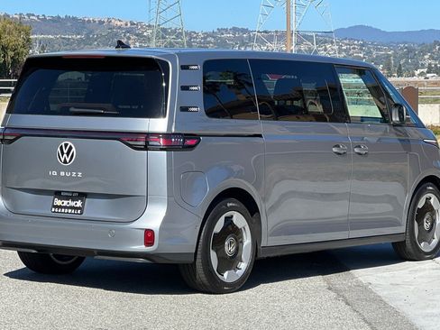 New 2025 Volkswagen ID. Buzz Pro S image 4