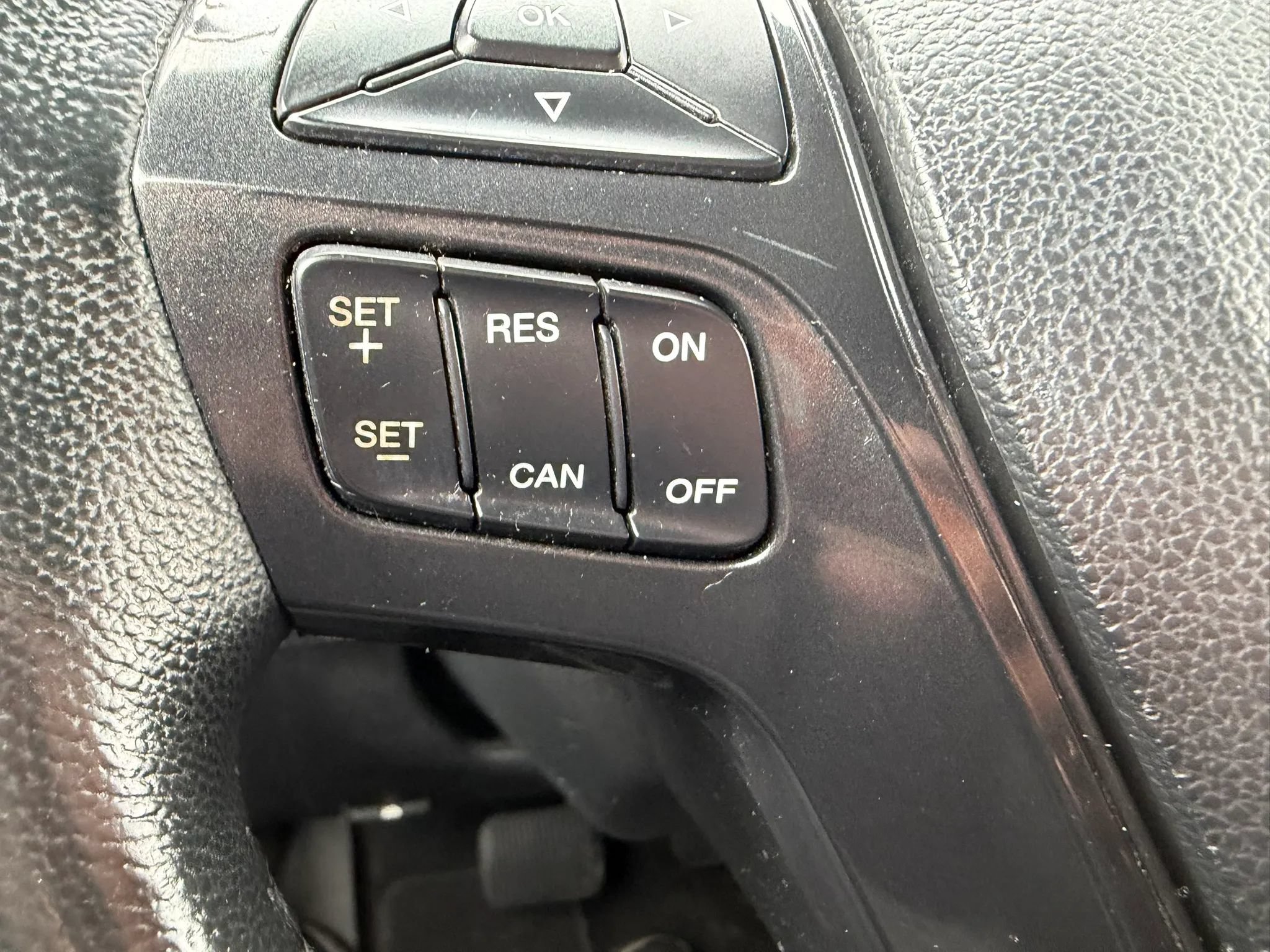 Used 2017 Ford Explorer XLT w/ Equipment Group 202A AWD/4WD image 13