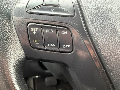 Used 2017 Ford Explorer XLT w/ Equipment Group 202A AWD/4WD image 13