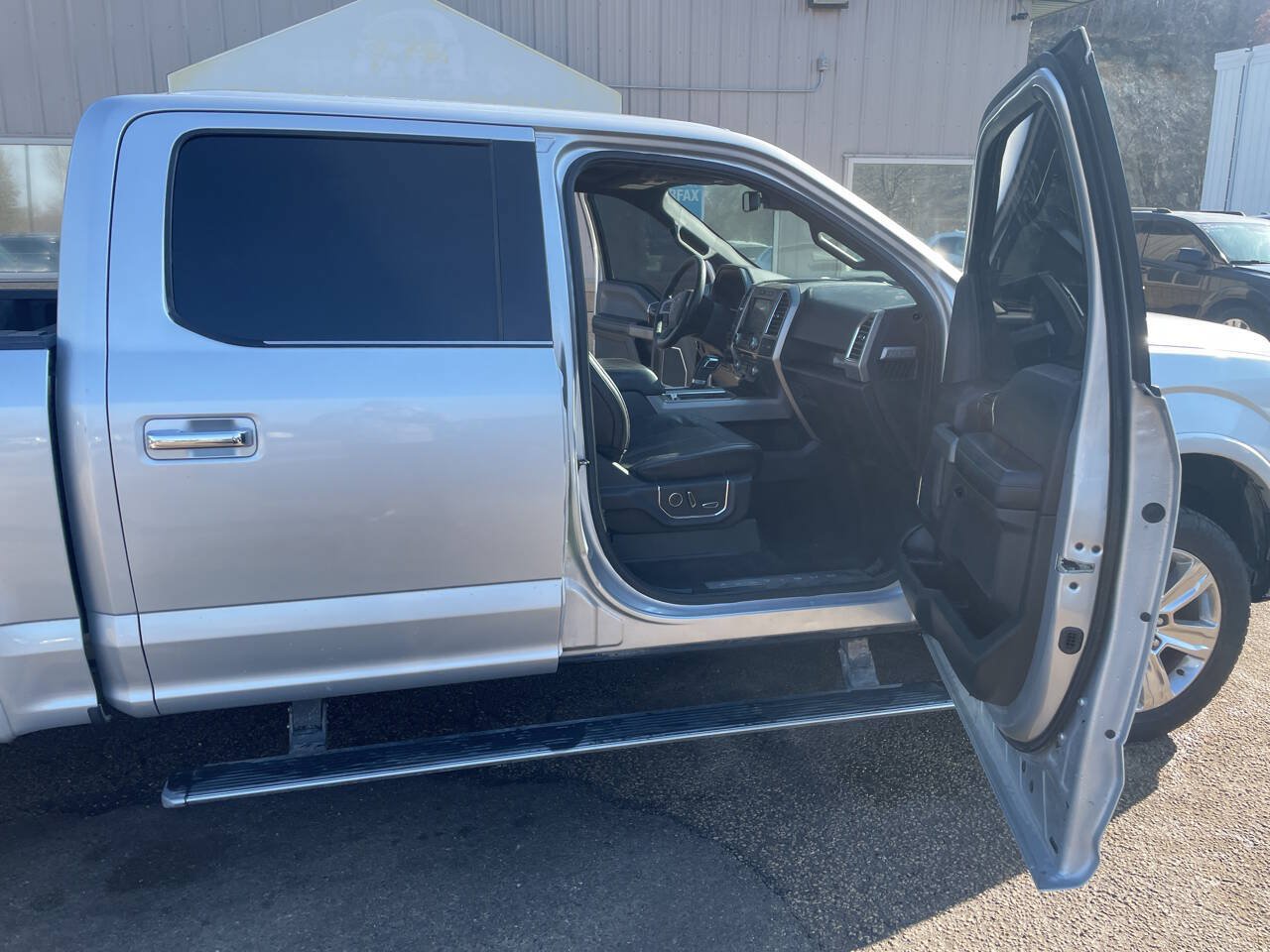 Used 2016 Ford F150 Platinum w/ Equipment Group 701A Luxury AWD/4WD image 32