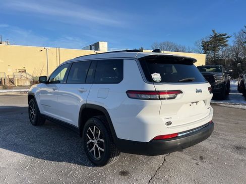 Certified 2023 Jeep Grand Cherokee L Limited w/ Luxury Tech Group II image 5