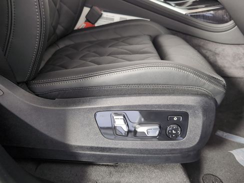 Used 2026 BMW X7 xDrive40i w/ M Sport Package image 33
