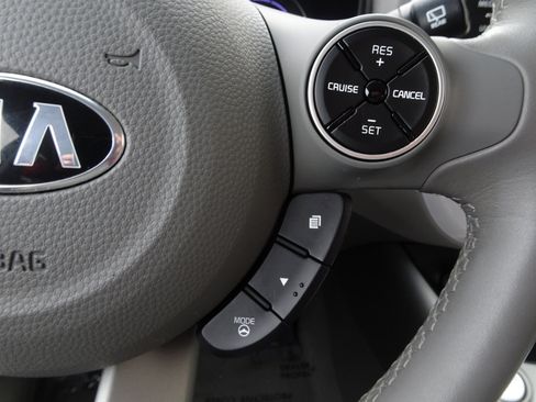 Used 2017 Kia Soul EV + image 17