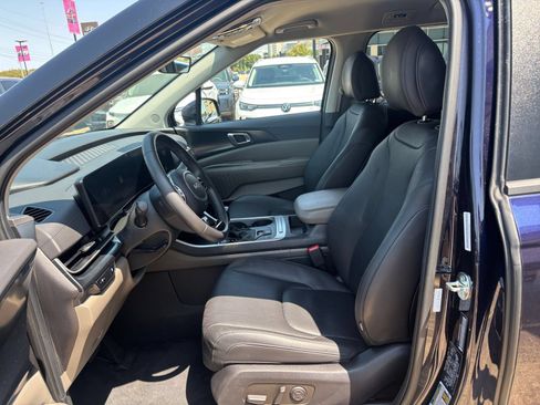 Used 2026 Kia Carnival FWD image 28