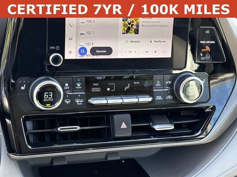 Used 2023 Toyota Highlander XLE FWD image 22