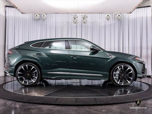 Used 2021 Lamborghini Urus AWD/4WD image 16