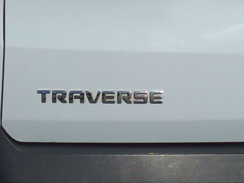 Used 2023 Chevrolet Traverse LT FWD image 10