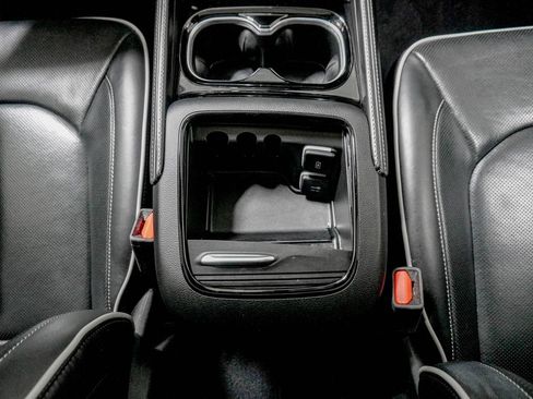 Used 2025 Chrysler Pacifica Limited FWD image 31