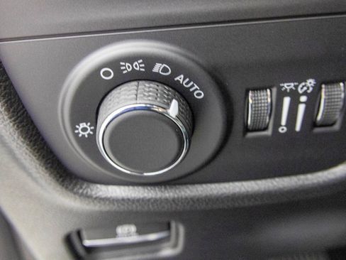 New 2025 Jeep Grand Cherokee L Altitude image 17