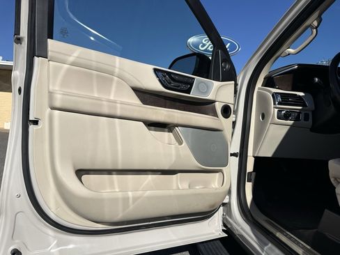 Used 2021 Lincoln Navigator Reserve w/ Luxury Package image 14