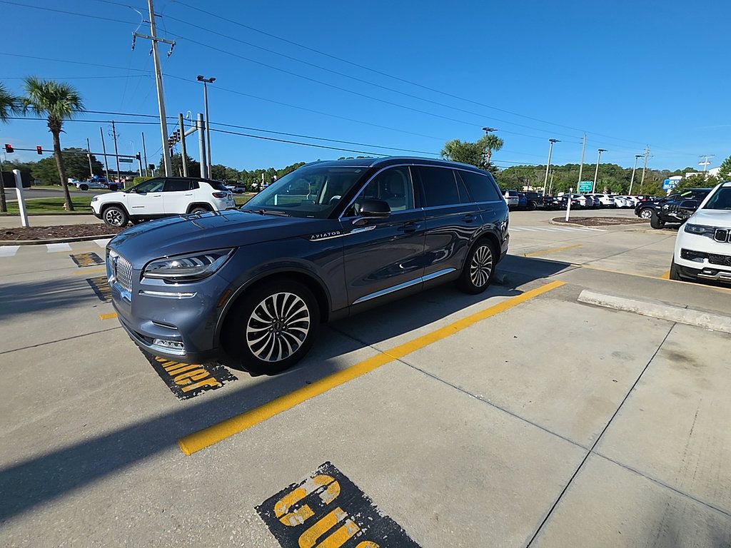 Used 2021 Lincoln Aviator Reserve w/ Elements Package Plus RWD image 2