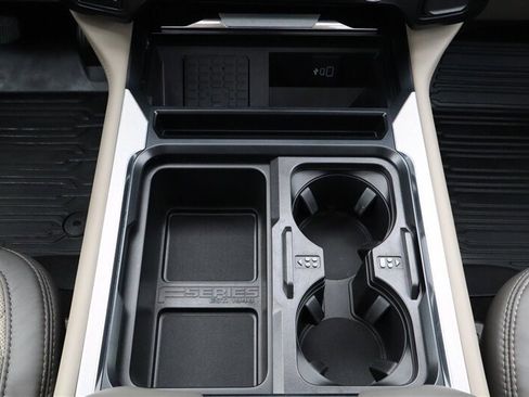 Used 2025 Ford F250 Platinum w/ Platinum Plus Package image 25