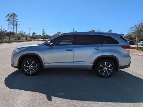 Used 2017 Toyota Highlander SE image 9