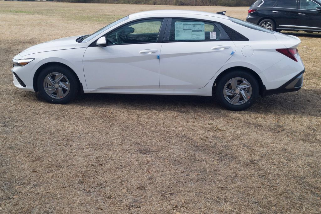 New 2026 Hyundai Elantra SE FWD image 8