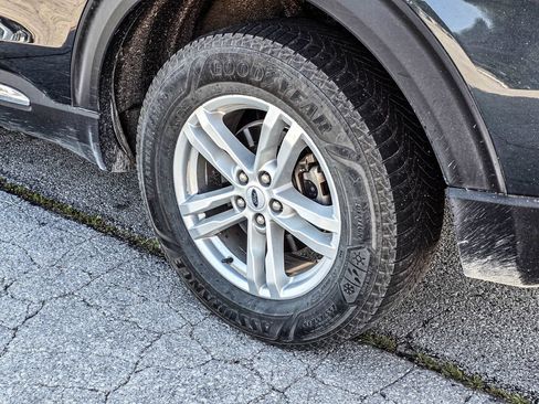 Used 2023 Ford Explorer XLT AWD/4WD image 7