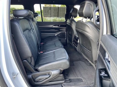 Used 2023 Jeep Wagoneer L Series II RWD image 14