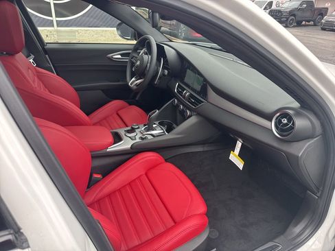 New 2025 Alfa Romeo Giulia Veloce w/ Veloce Package AWD image 21