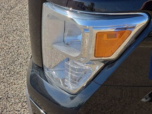 Used 2023 Nissan Titan SV image 11