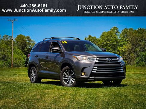 Used 2019 Toyota Highlander XLE AWD/4WD image 1