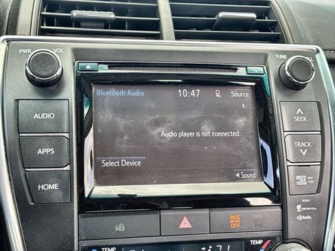 Used 2015 Toyota Camry XLE w/ Moonroof Package FWD image 16