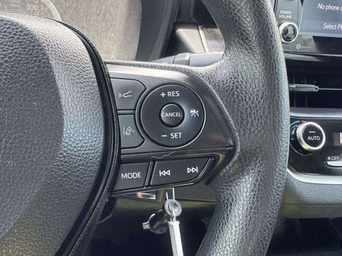 Used 2021 Toyota Corolla LE FWD image 31