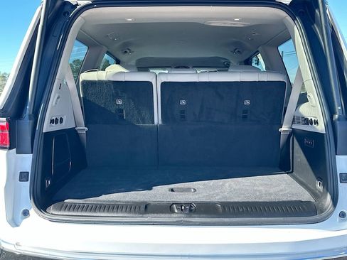 Used 2023 Jeep Wagoneer Series III w/ Preferred Equipment Group image 16