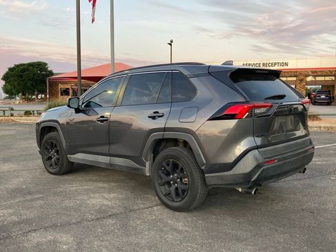 Used 2021 Toyota RAV4 LE image 7