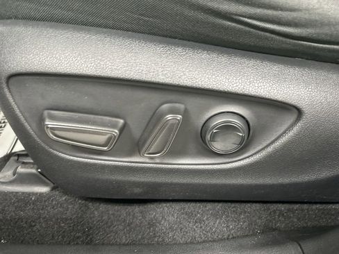 Used 2020 Toyota RAV4 XLE w/ Convenience Package image 10