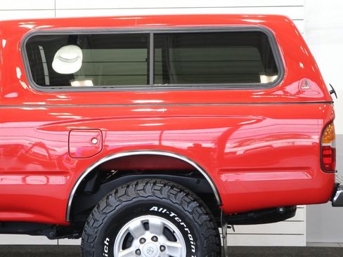 Used 2000 Toyota Tacoma 4x4 Regular Cab image 64