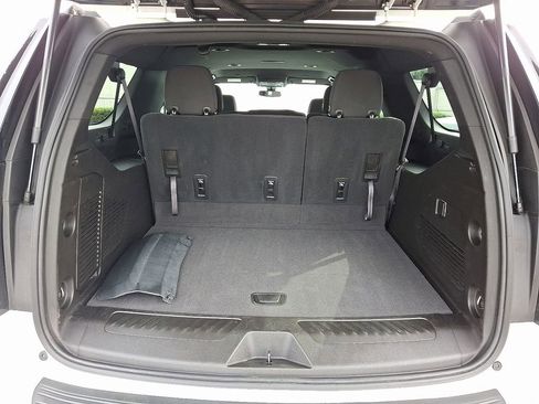 Used 2021 Chevrolet Suburban LS image 31