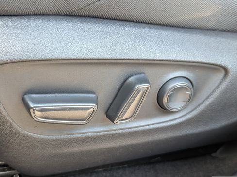 Used 2022 Toyota RAV4 SE image 21