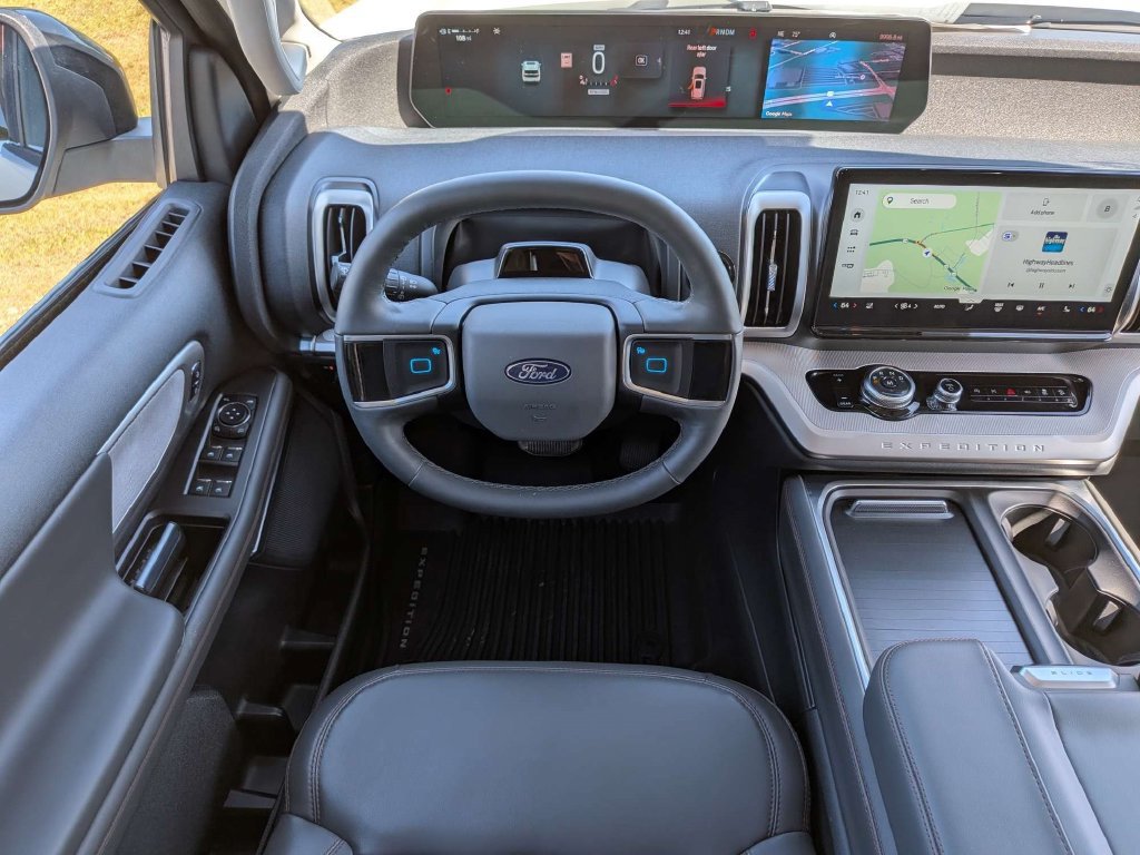 Used 2025 Ford Expedition Active AWD/4WD image 19