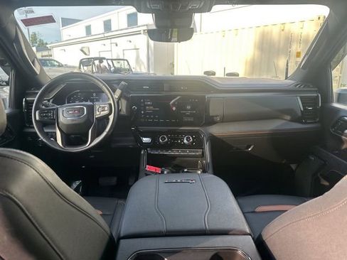 Used 2024 GMC Sierra 2500 AT4 w/ AT4 Premium Plus Package AWD/4WD image 18