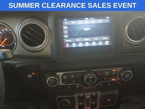 Used 2018 Jeep Wrangler Unlimited Sahara AWD/4WD image 11