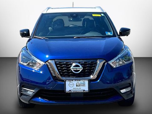 Used 2020 Nissan Kicks SR w/ SR Premium Package FWD image 2