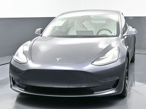 Used 2018 Tesla Model 3 Long Range image 4