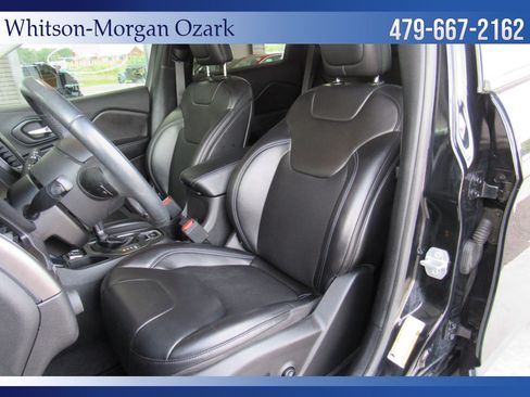 Used 2019 Jeep Cherokee Latitude Plus FWD image 24