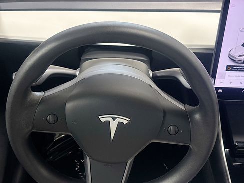 Used 2021 Tesla Model Y Long Range image 17