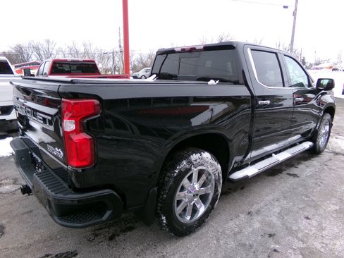 Used 2021 Chevrolet Silverado 1500 High Country w/ Technology Package image 3