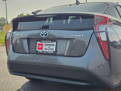 Used 2016 Toyota Prius Three w/ Advanced Technology Package FWD image 13