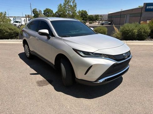 Used 2024 Toyota Venza XLE AWD/4WD image 4
