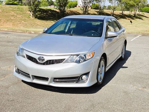 Used 2012 Toyota Camry SE image 9