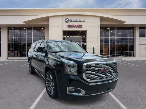 Used 2018 GMC Yukon XL Denali w/ Denali Ultimate Package image 3