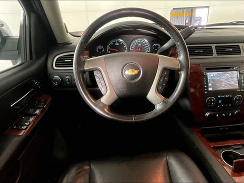 Used 2013 Chevrolet Avalanche LTZ image 6