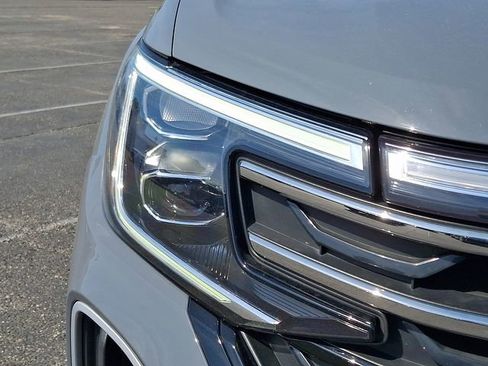 Used 2024 Volkswagen Atlas Peak Edition SE AWD/4WD image 9