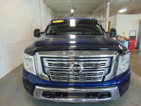 Used 2021 Nissan Titan SV w/ SV Convenience Package AWD/4WD image 3